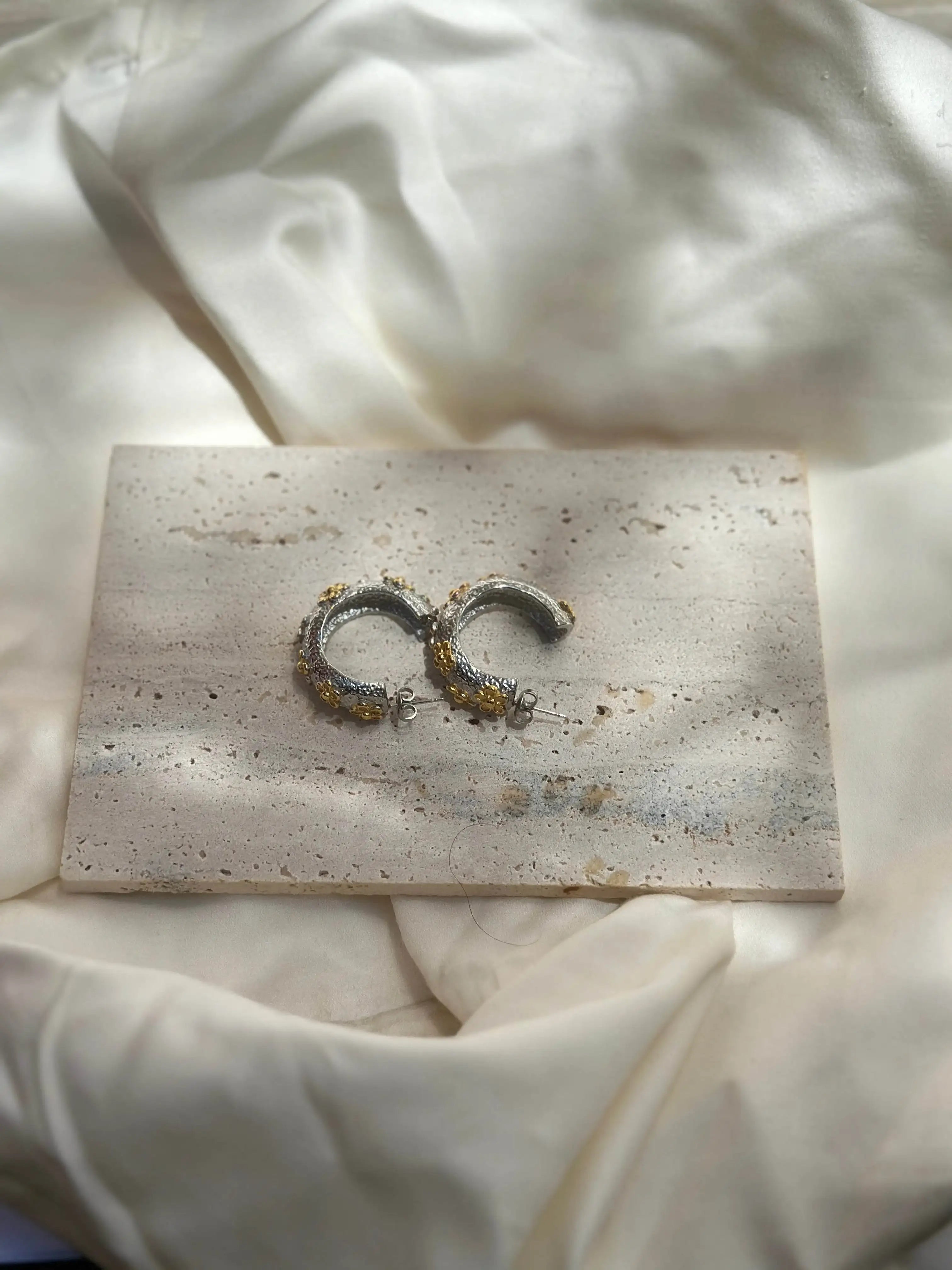 Aretes Pétalo - Caravan Joyeria