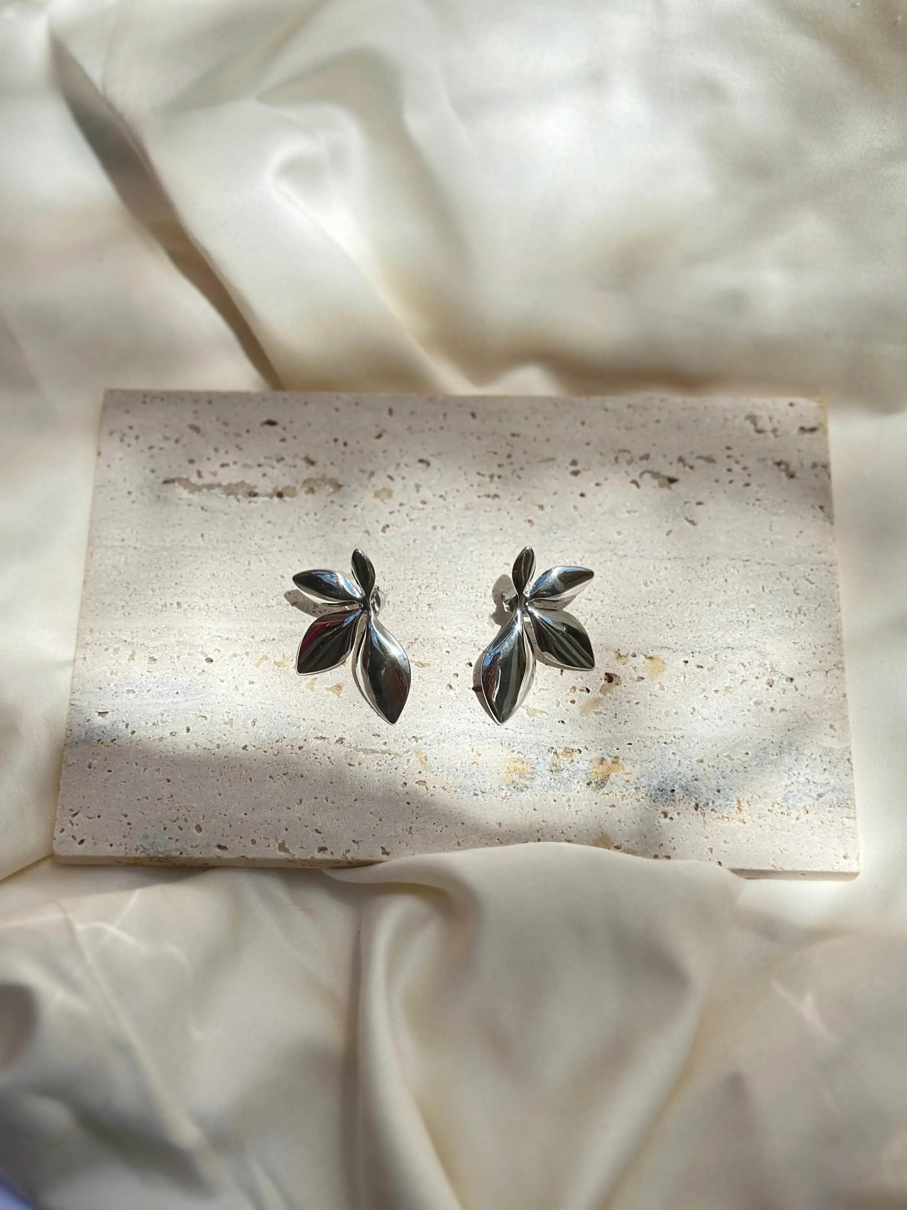 Aretes Petal - Caravan Joyeria